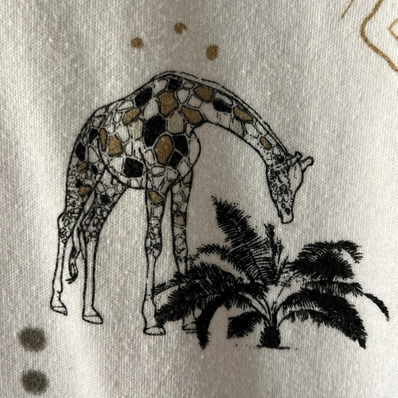 Keneth too! Vintage 3/4 sleeved white top with giraffes. Size XL - Picture 5 of 9